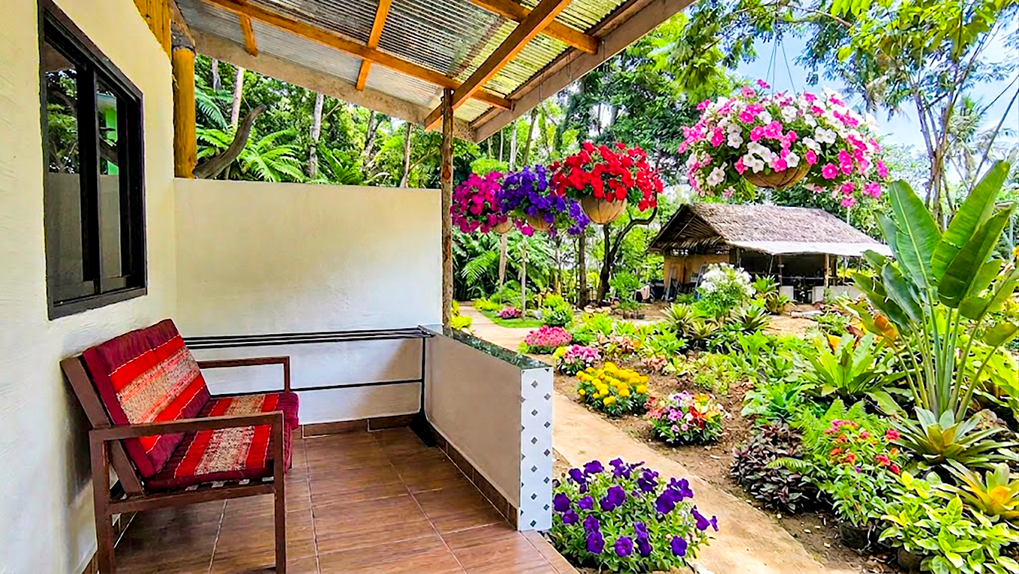 Panpurie Lanta Resort Garden Comfort room with tropical surroundings