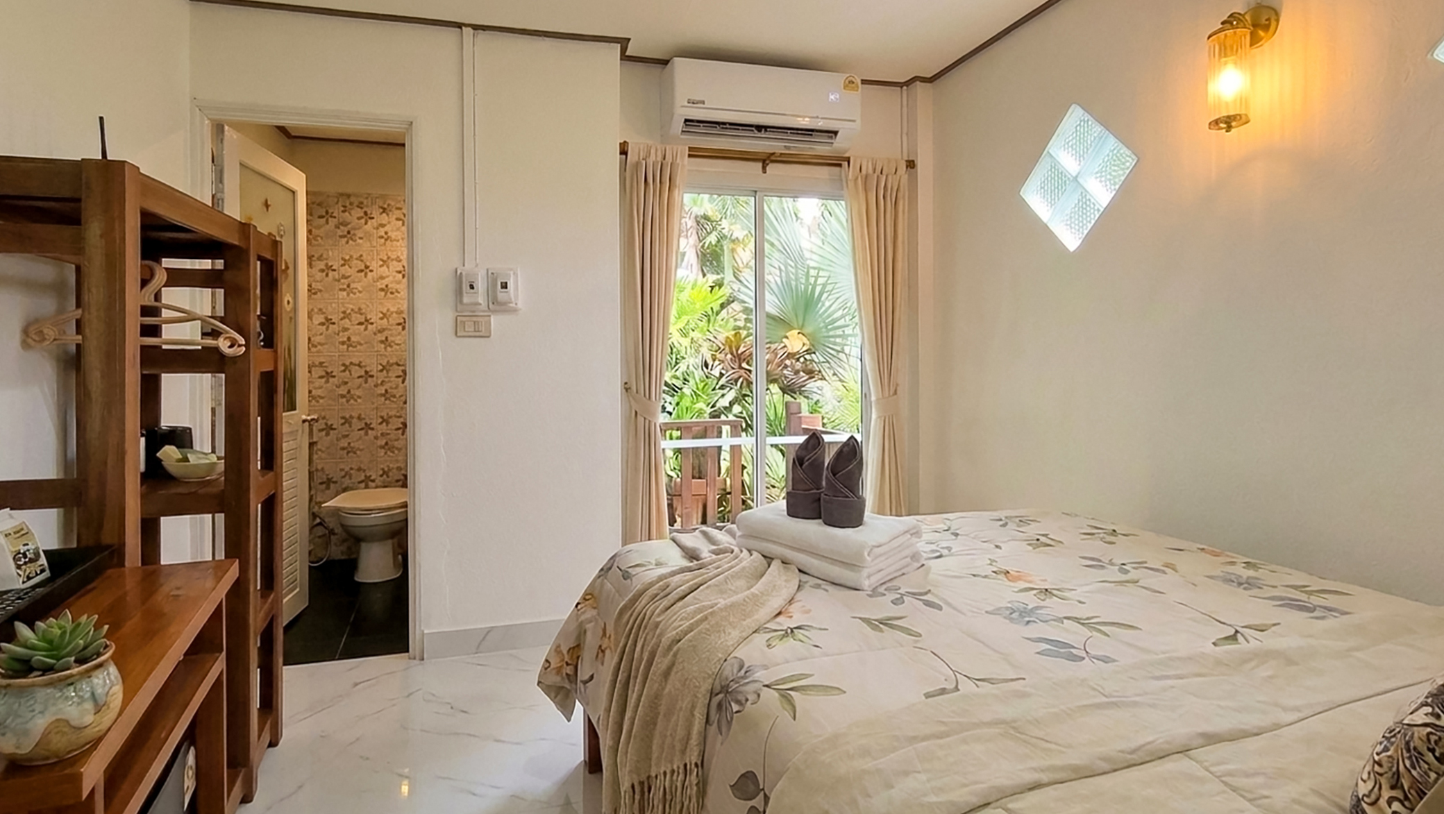 Comfortable double room near the beach at boutique hotel in Koh Lanta